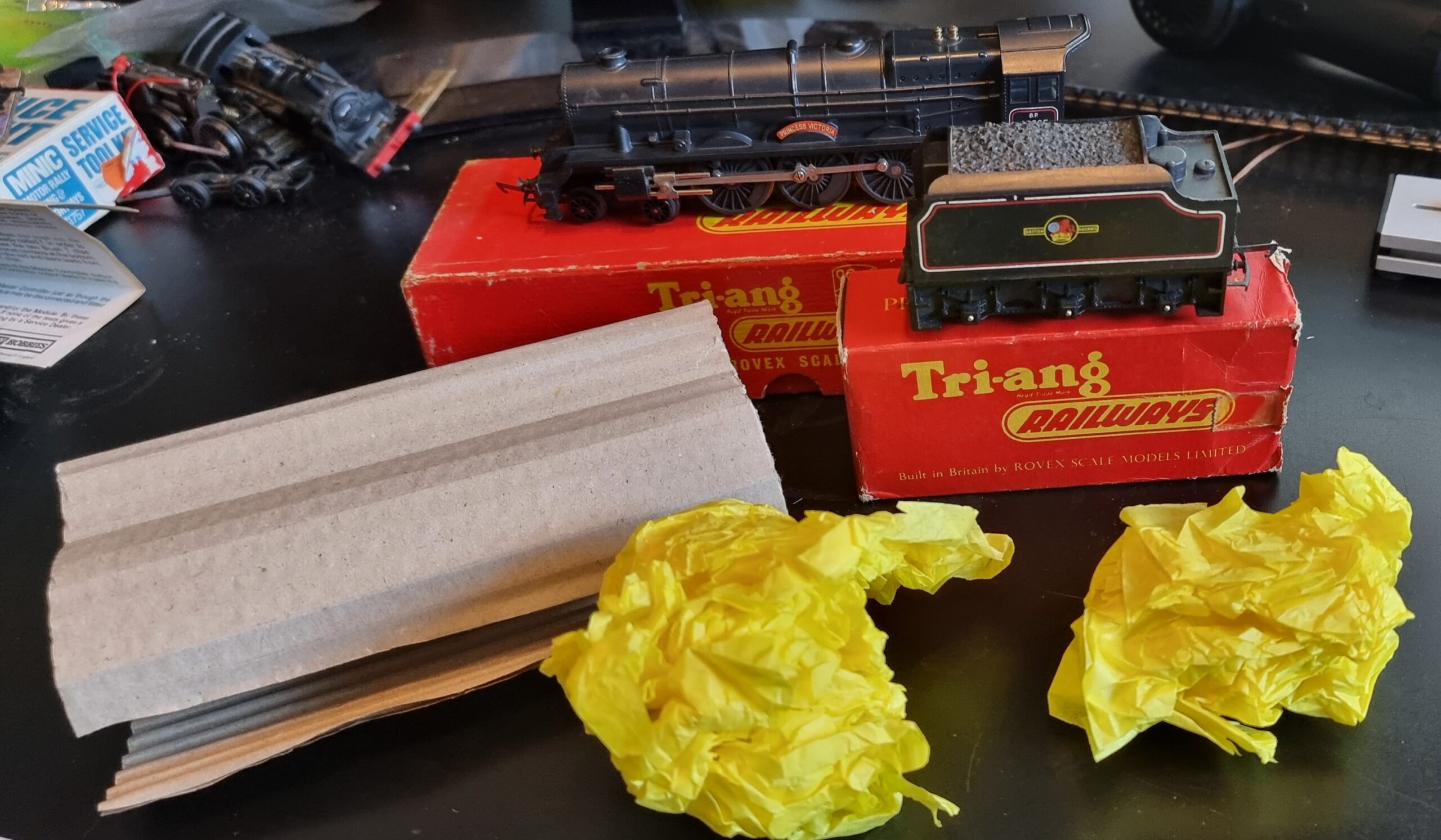 Triang Railways R50 R30 4-6-3 Princess Victoria Loco Tender